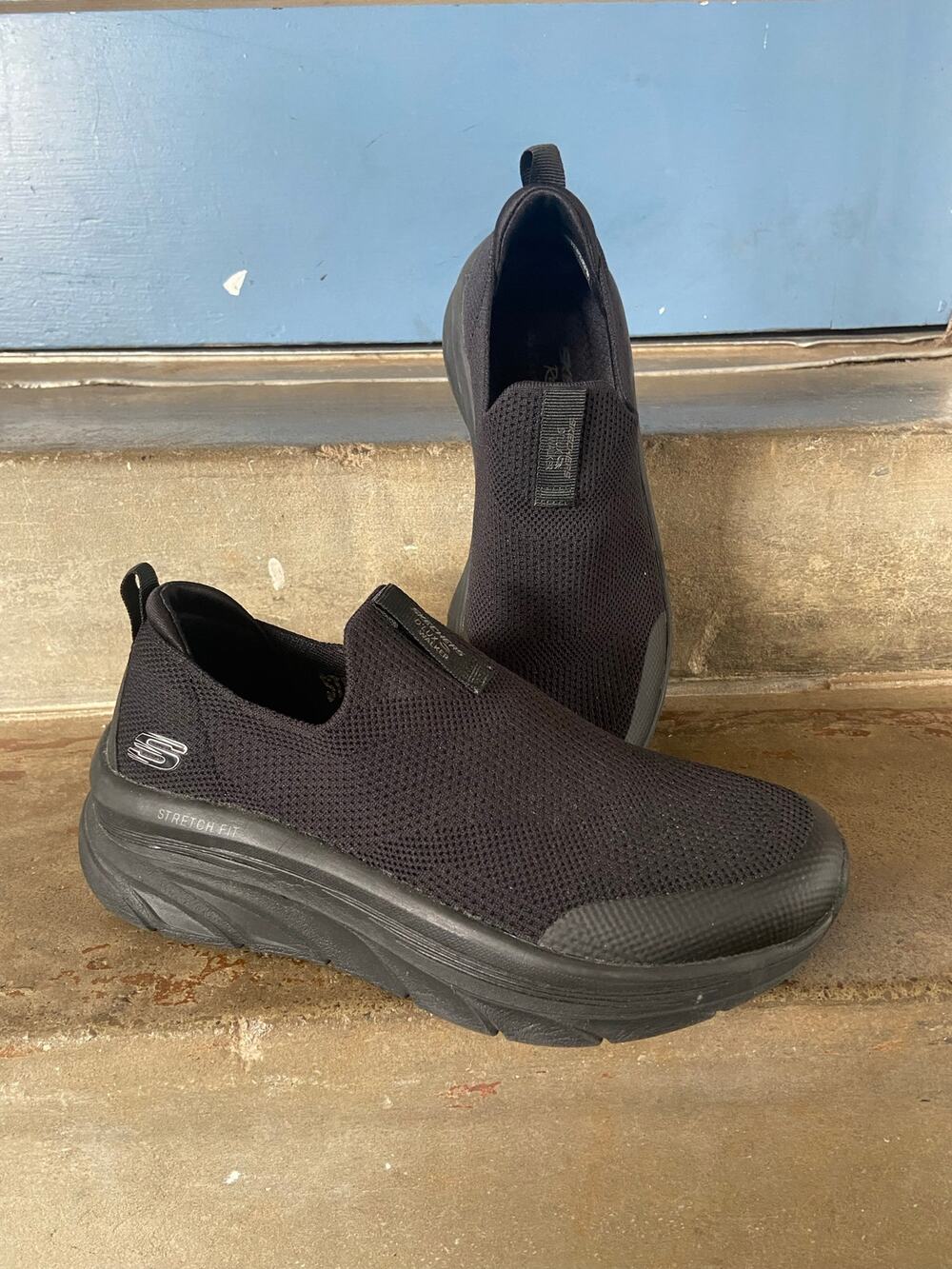 Skechers DLux Walker Relaxed Fit black knit upper sneaker